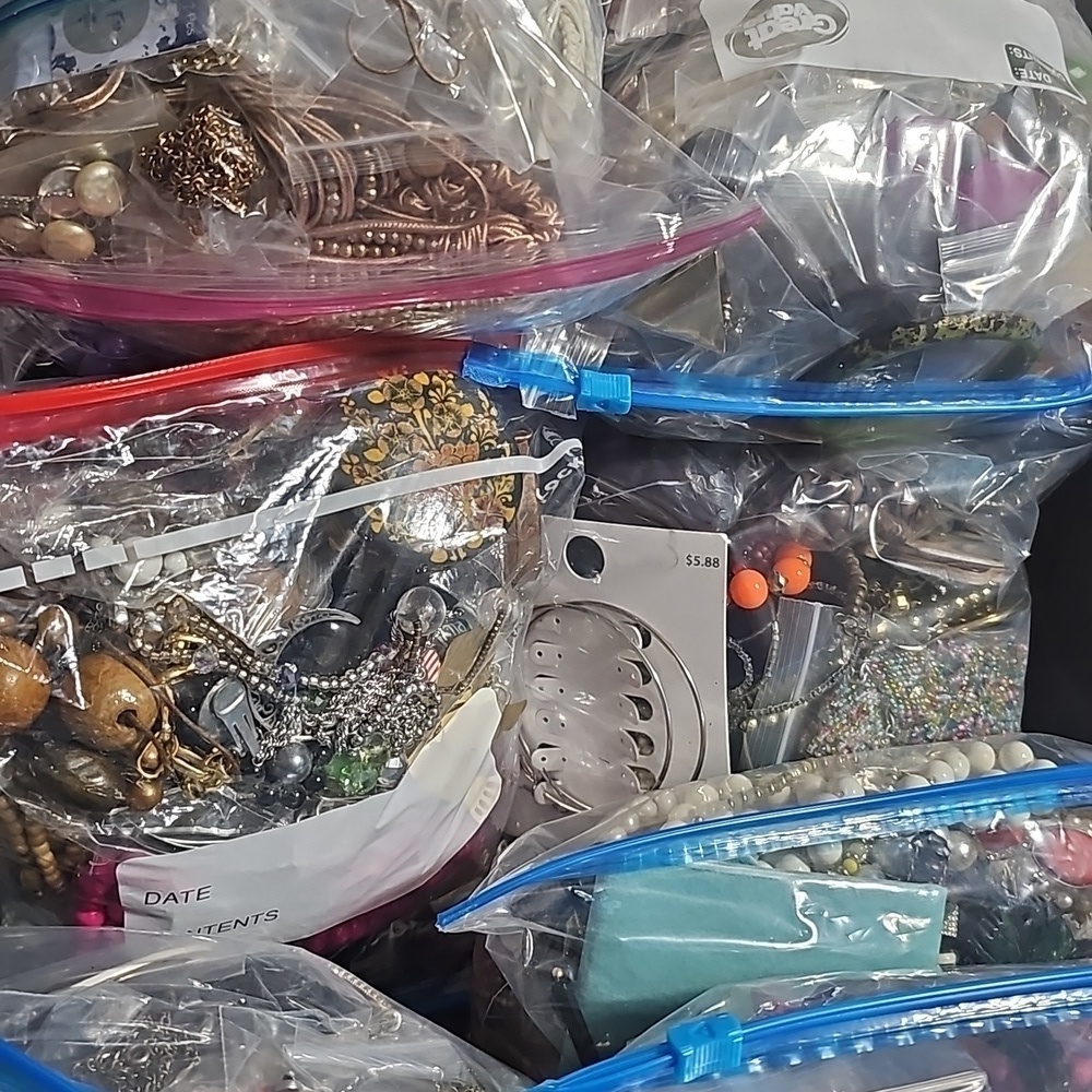 30 Pieces of Stamped Jewelry 📦 Random Lot - Picture 6 of 12